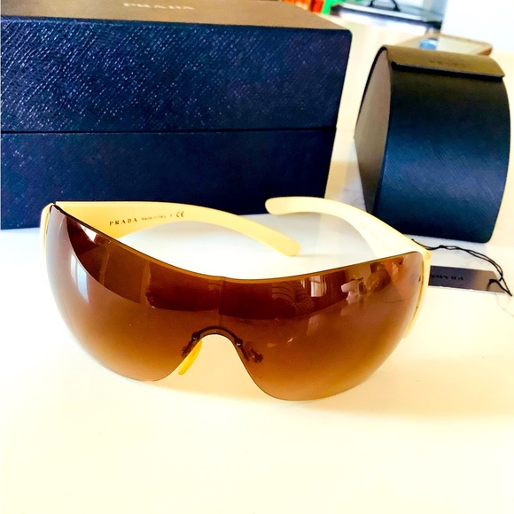 Authentic PRADA sunglasses 😎 - Picture 2 of 9